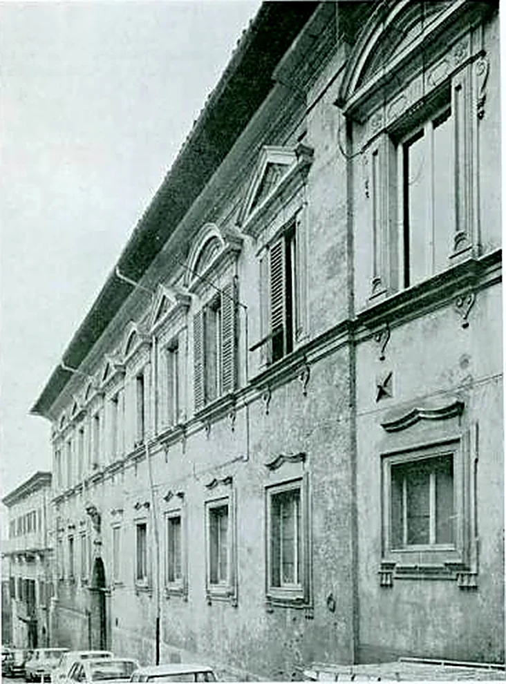 Il palazzo in una fotografia d'archivio