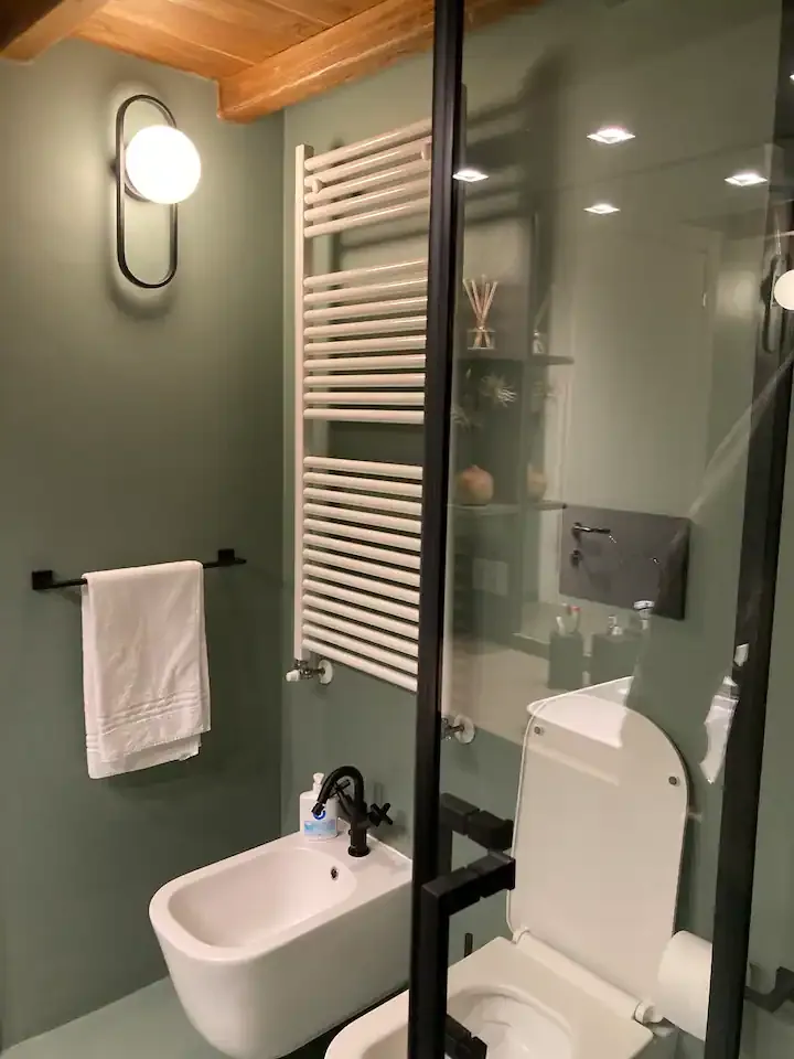 Il bagno verde salvia