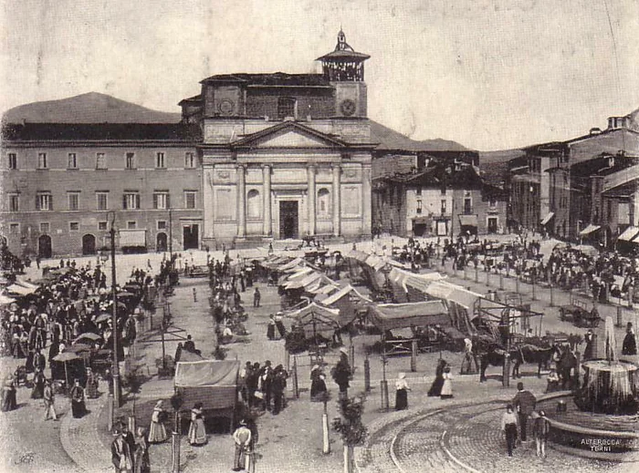Piazza del Duomo in una fotografia d'epoca