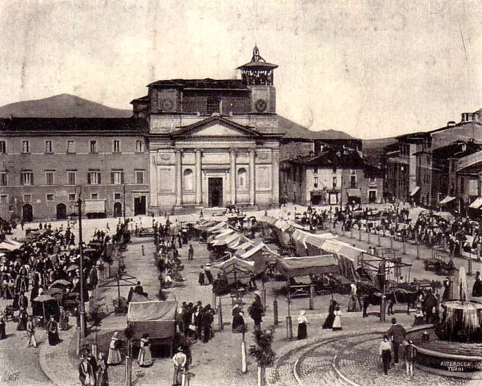 Piazza del Duomo in una fotografia d'epoca