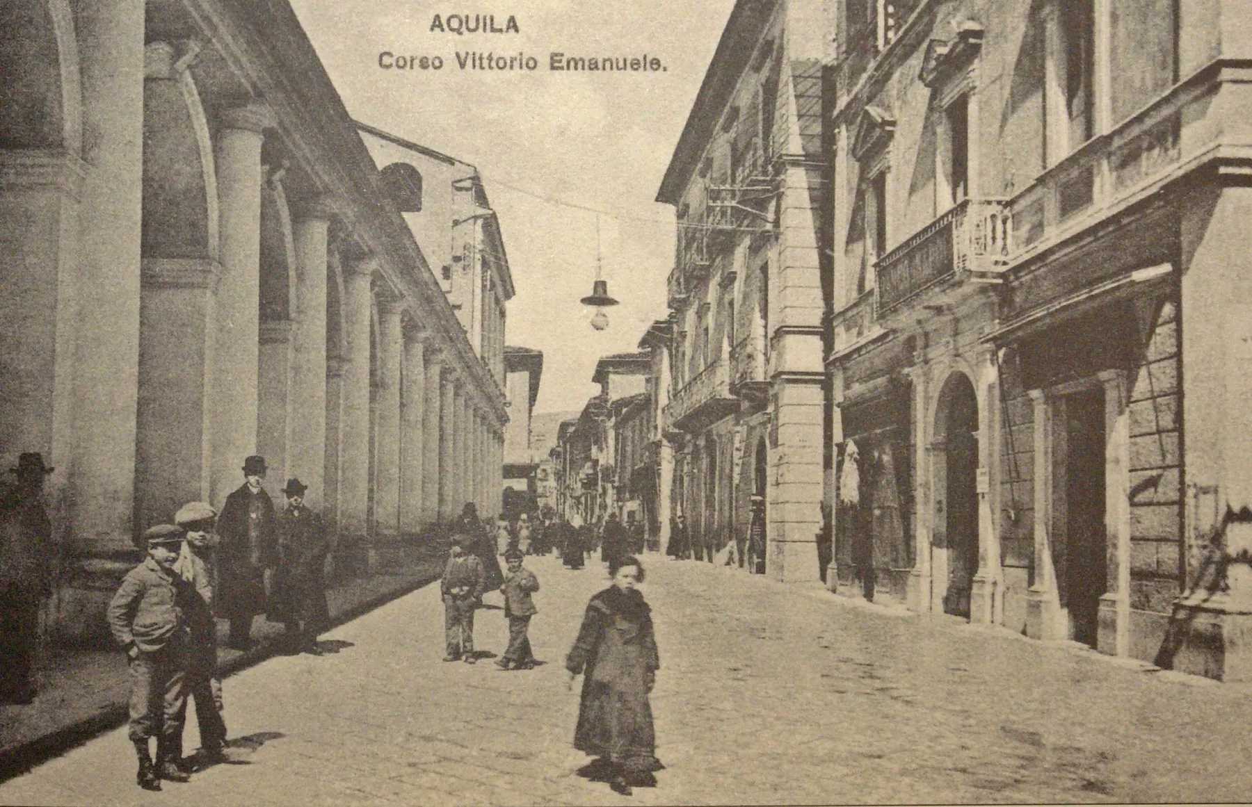 I portici del corso in una cartolina d'epoca