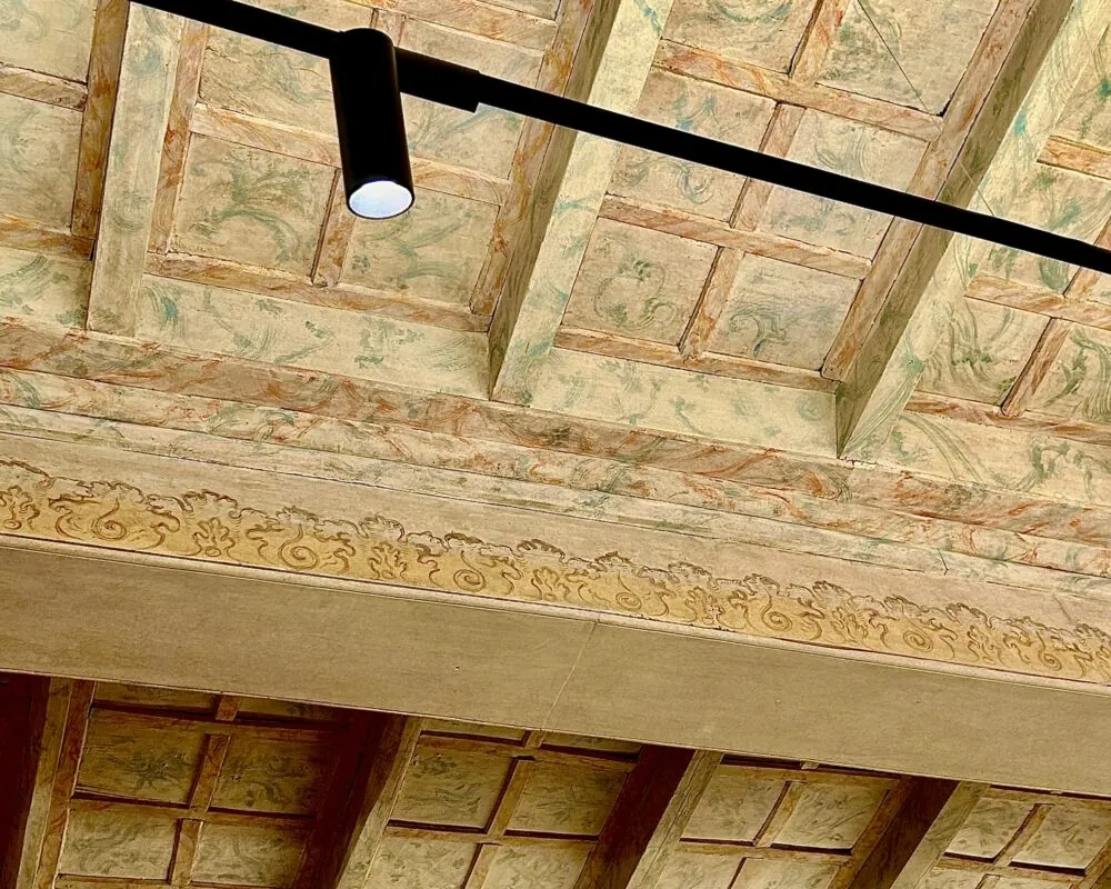 Il soffitto a cassettoni dipinto